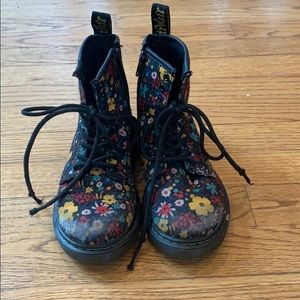Dr. Martins floral size 1